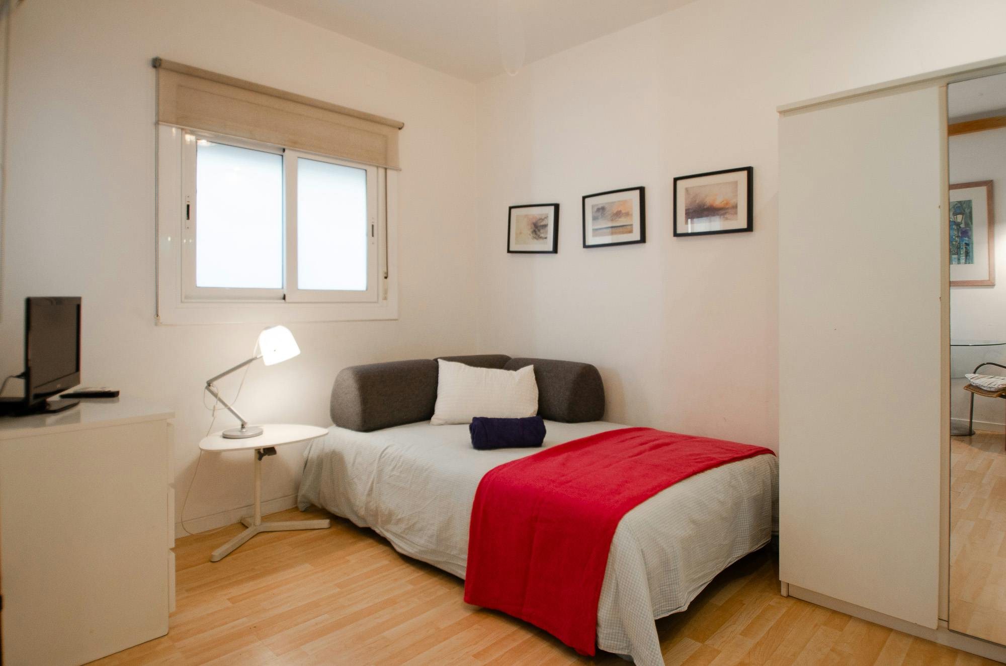 Studio for rent for €900 per month in Barcelona, Carrer de Calvet