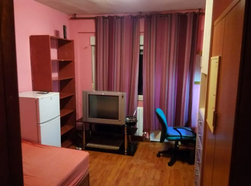 Private room in Calle Alarcón, Salamanca 4