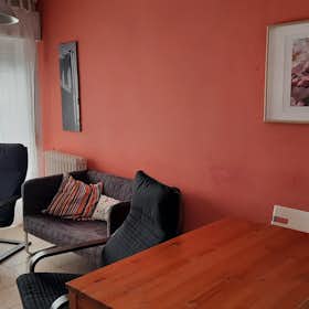 Private room for rent for €285 per month in Salamanca, Calle Rodríguez Fabres