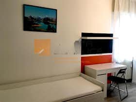 Privé kamer te huur voor € 360 per maand in Rovereto, Via Sabbioni