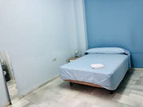 Private room for rent for €400 per month in Sevilla, Calle O'Donnell