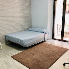 Private room for rent for €520 per month in Sevilla, Calle O'Donnell