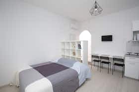 Квартира за оренду для 750 EUR на місяць у Rimini, Viale Principe Amedeo