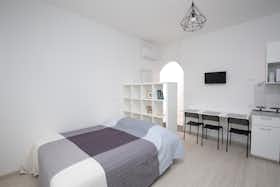 Apartament de închiriat pentru 750 EUR pe lună în Rimini, Viale Principe Amedeo