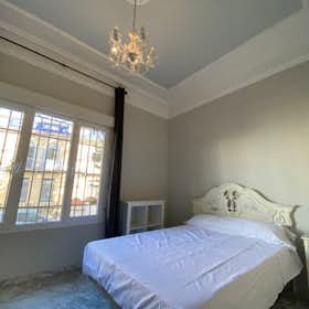 Private room for rent for €495 per month in Sevilla, Calle Porvenir