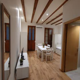 Apartment for rent for €955 per month in Barcelona, Carrer Nou de la Rambla
