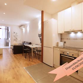 Apartment for rent for €1,360 per month in Barcelona, Carrer d'Olzinelles