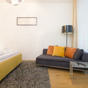 Studio for rent for €1,390 per month in Vienna, Alser Straße