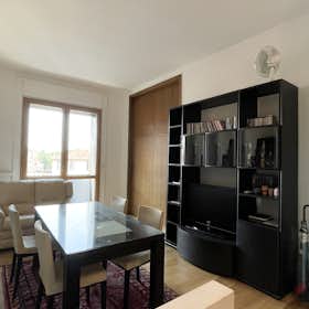 Apartment for rent for €2,300 per month in Milan, Via Cosseria