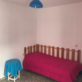 Private room for rent for €290 per month in Alicante, Calle San Vicente