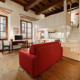 Apartment for rent for €1,700 per month in Florence, Via Lambertesca