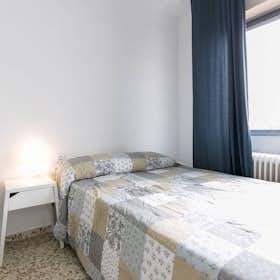 Private room for rent for €390 per month in Granada, Calle Pedro Antonio de Alarcón
