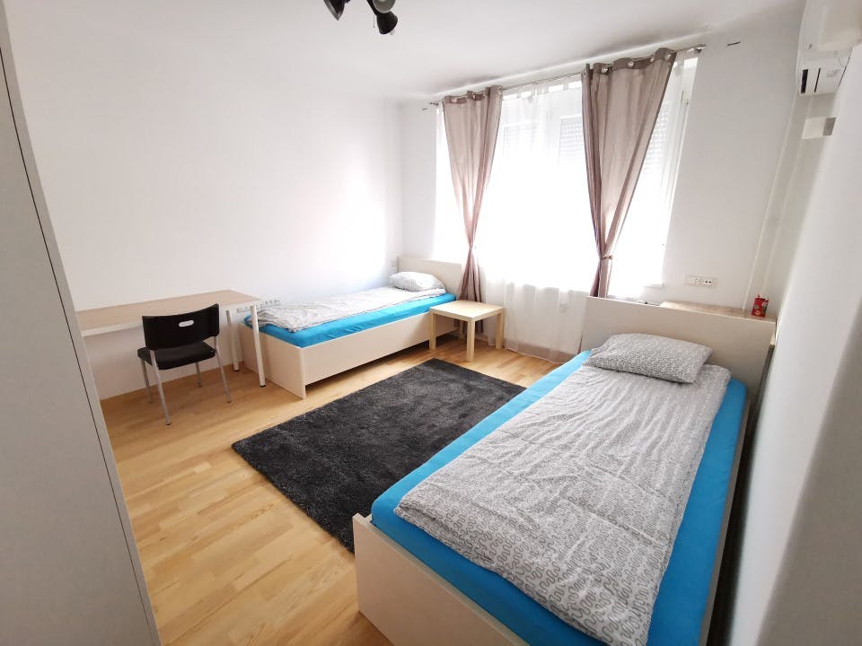 Apartment for rent for €1,100 per month in Ljubljana, Fabianijeva ulica
