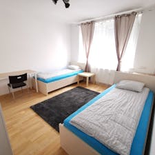 Apartment for rent for €1,100 per month in Ljubljana, Fabianijeva ulica