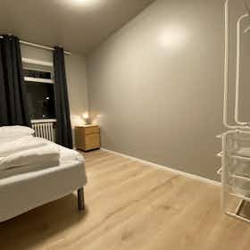 Отдельная комната сдается в аренду за 119 999 ISK в месяц в Reykjavík, Bústaðavegur