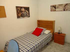 Private room for rent for €240 per month in Córdoba, Calle Alcalde Sanz Noguer