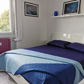 Private room for rent for €950 per month in Milan, Via Vittorio Scialoia