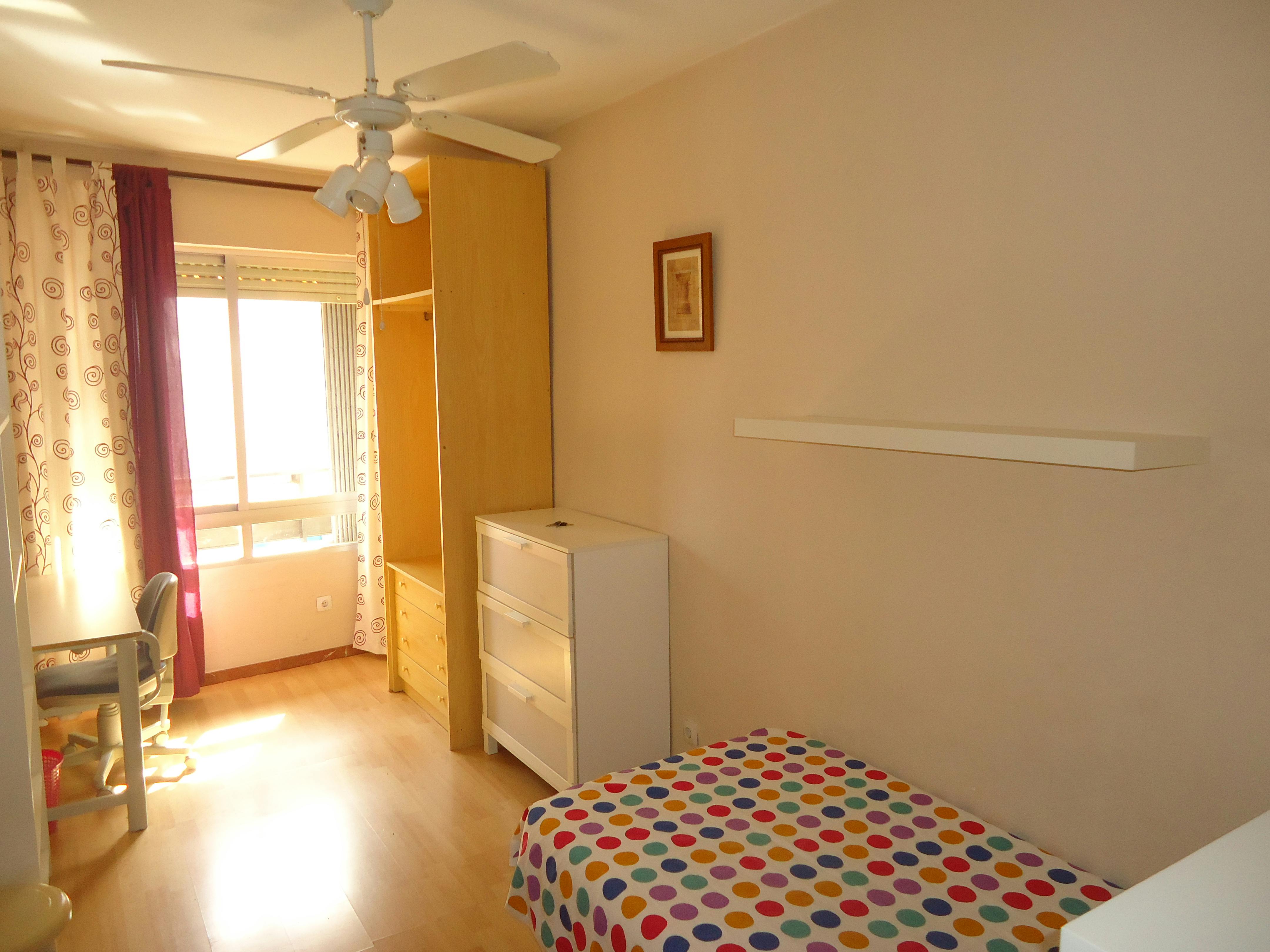 Private room for rent for €250 per month in Córdoba, Calle Damasco