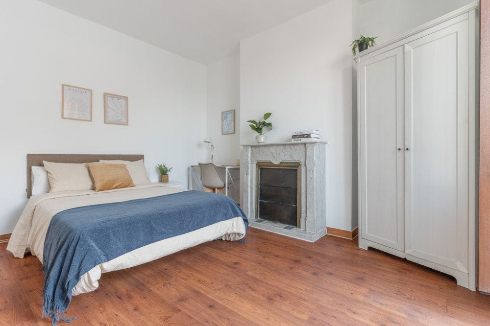 Private room for rent for €700 per month in Madrid, Calle de Bailén