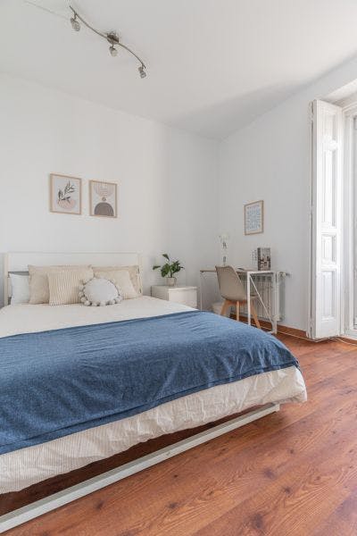 Private room for rent for €670 per month in Madrid, Calle de Bailén