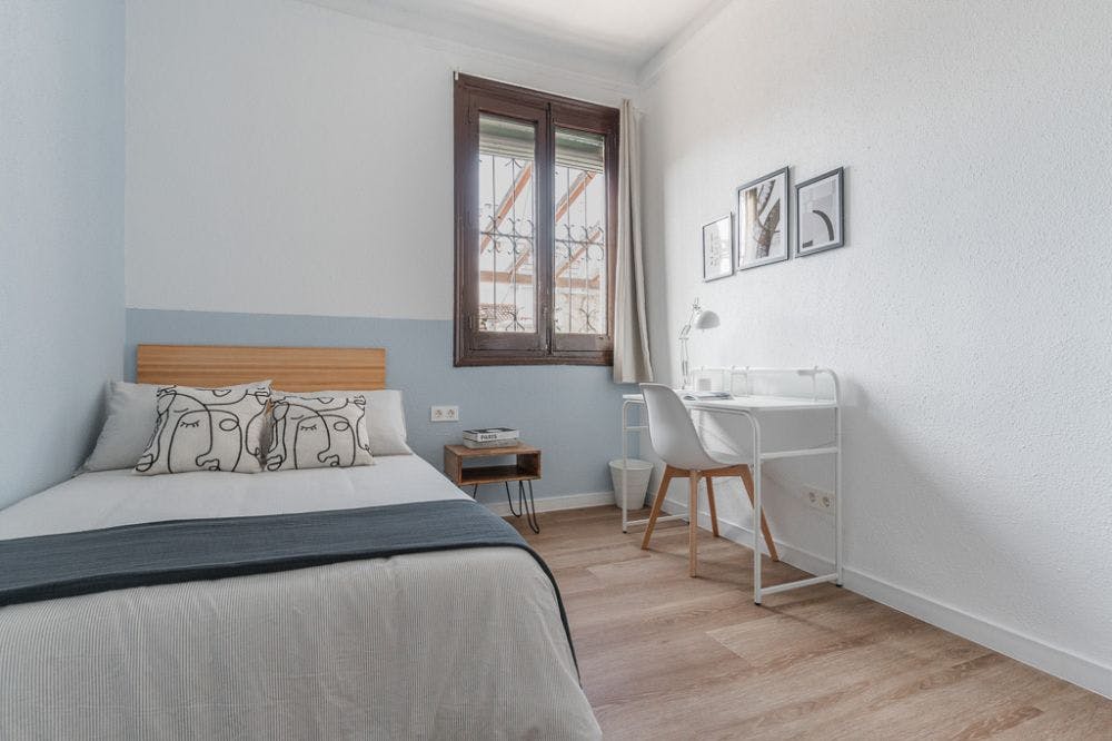 Private room for rent for €640 per month in Madrid, Calle de Preciados