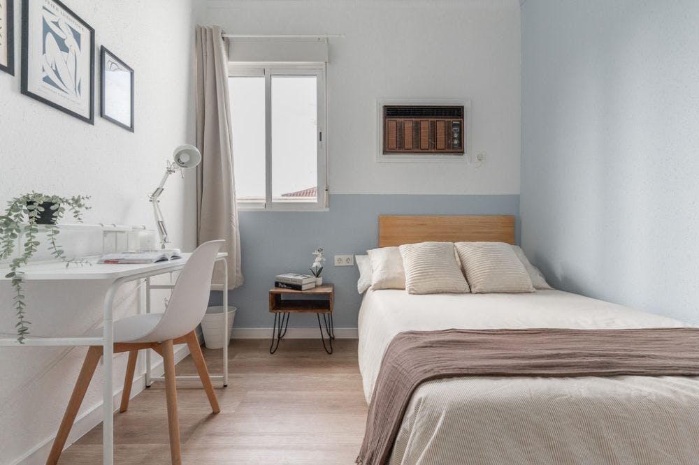 Private room for rent for €640 per month in Madrid, Calle de Preciados