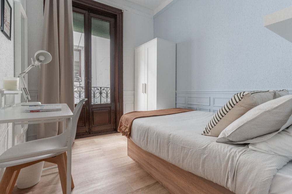 Private room for rent for €630 per month in Madrid, Calle de Preciados