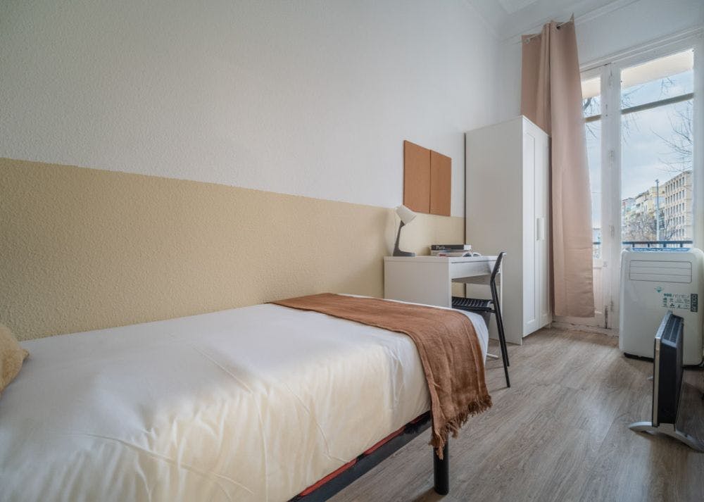 Private room for rent for €660 per month in Madrid, Glorieta de Quevedo