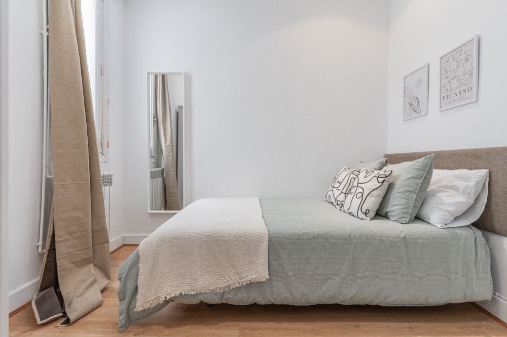 Private room for rent for €580 per month in Madrid, Calle de Redondilla