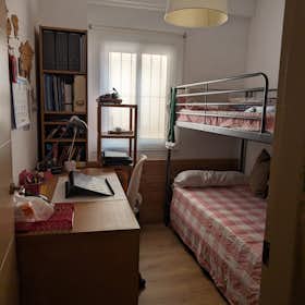 Private room for rent for €390 per month in Sevilla, Calle Benidorm