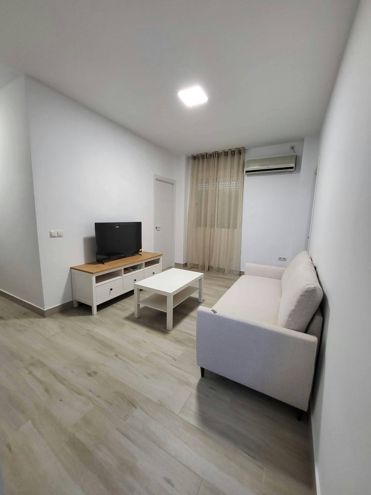 Apartment Sevilla, 1 bed, 8m² — photo 1