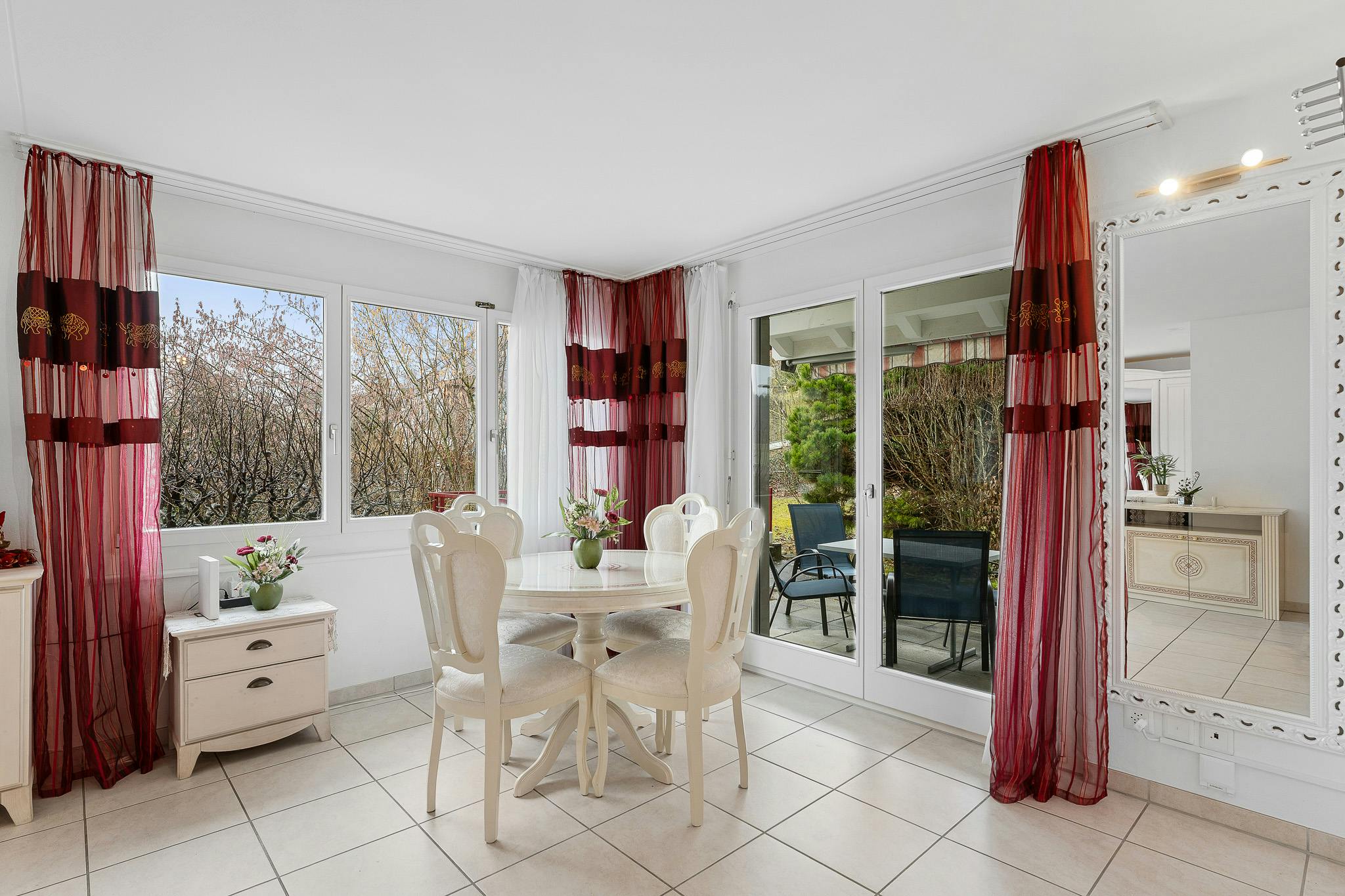 公寓 正在以 €2,675 的月租出租，其位于 Dielsdorf, Wehntalerstrasse