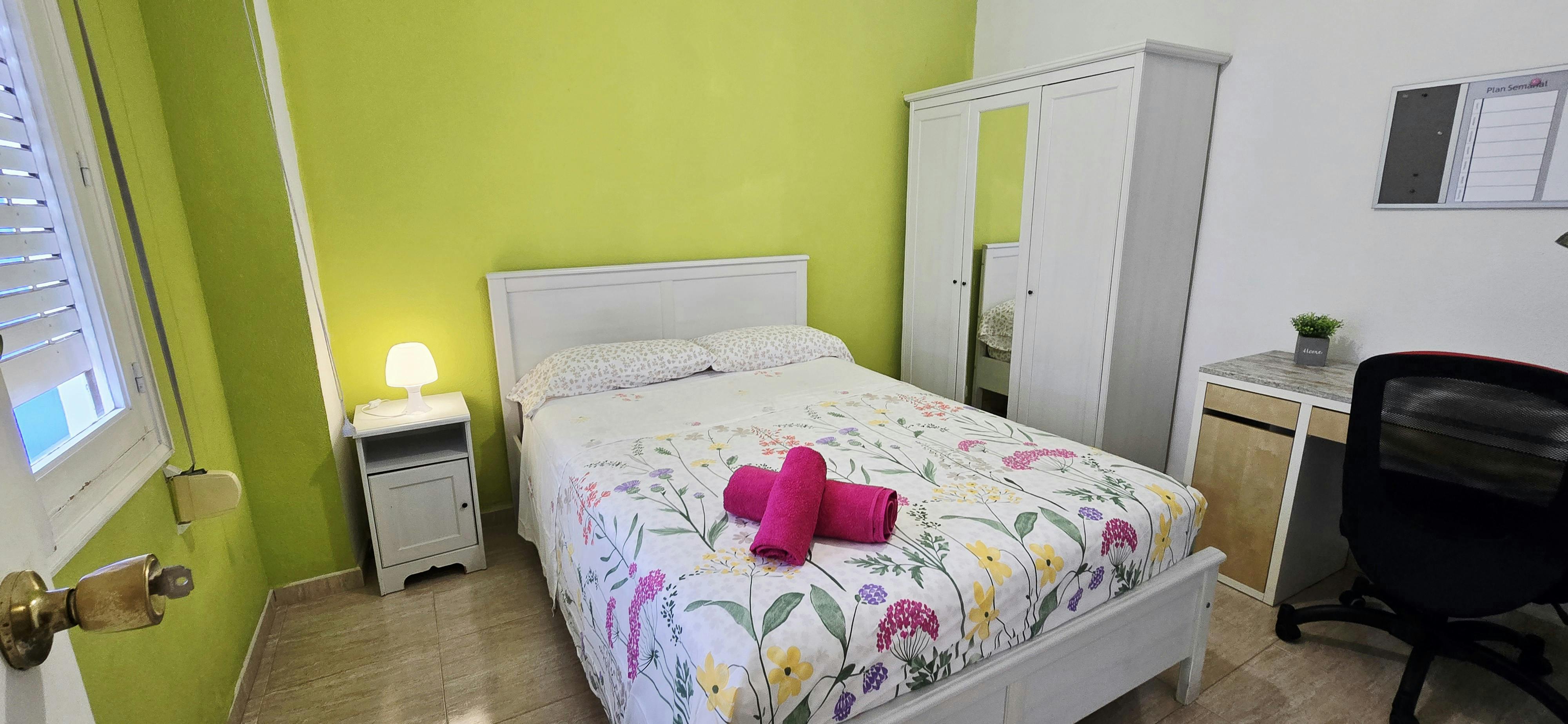 Calle San Carlos, Alicante preview