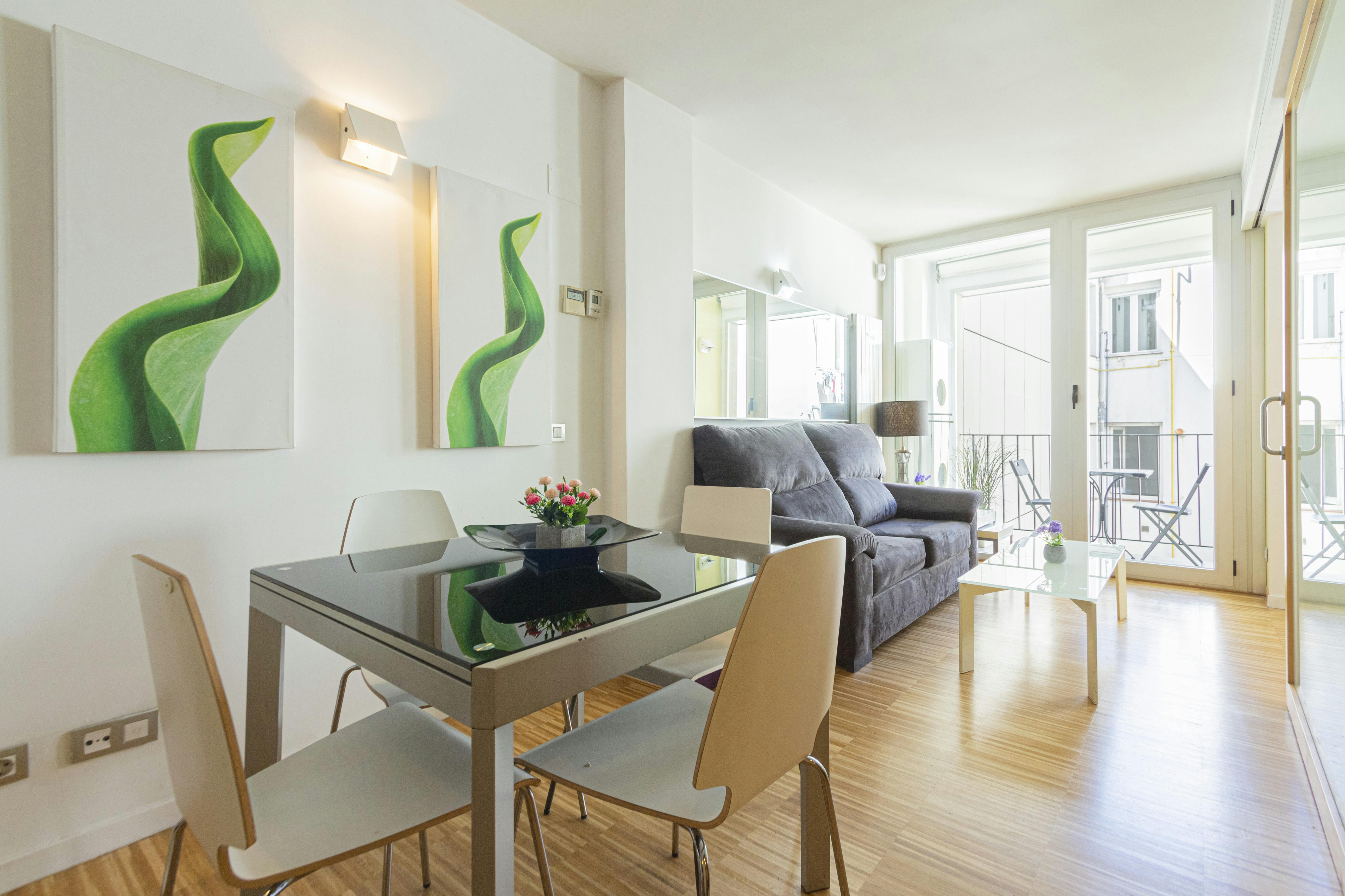 公寓 正在以 €1,195 的月租出租，其位于 Madrid, Calle del Conde de Romanones