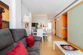 公寓 正在以 €1,440 的月租出租，其位于 Madrid, Calle del Conde de Romanones