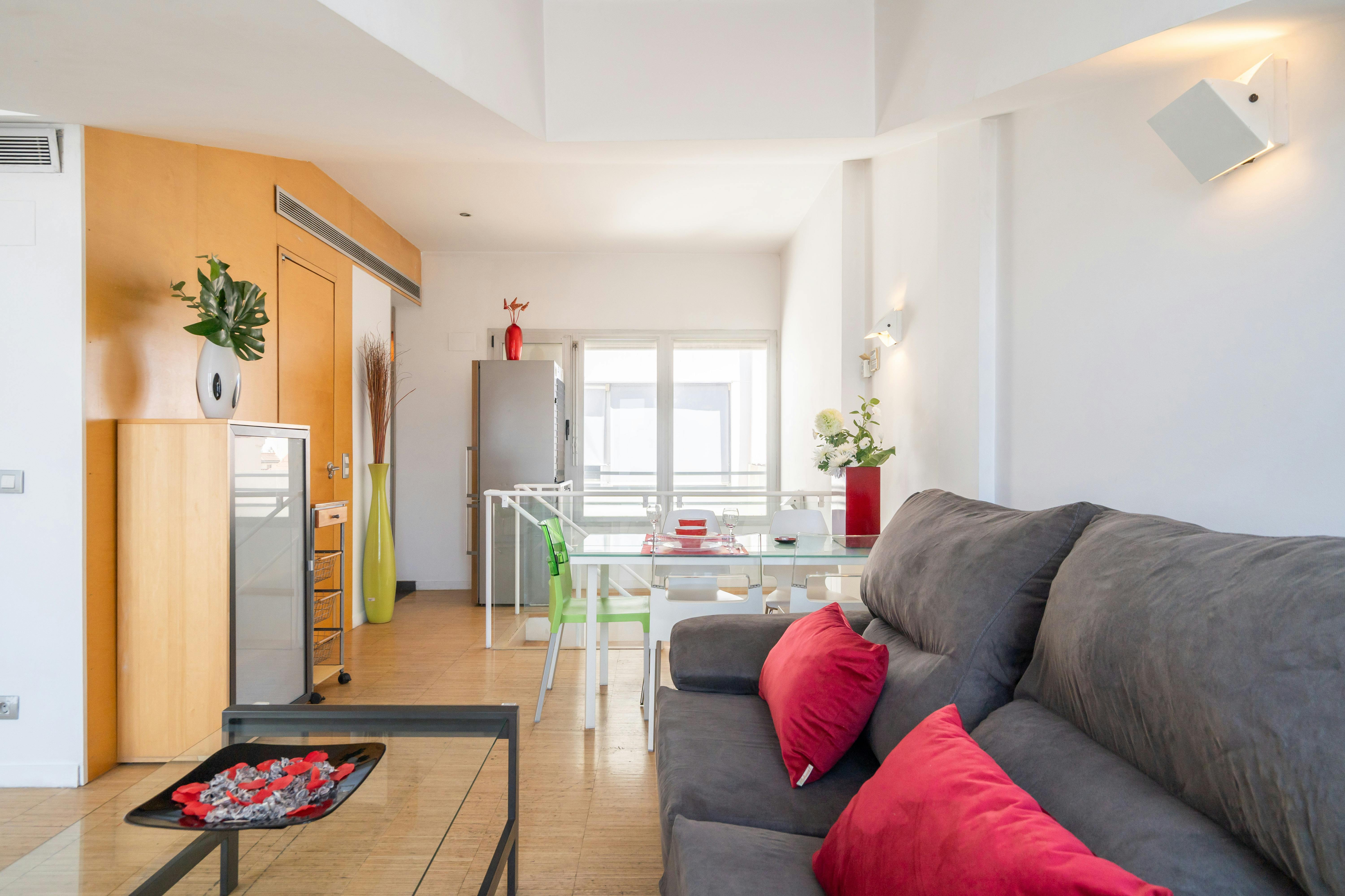 Apartment for rent for €2,345 per month in Madrid, Calle del Conde de Romanones