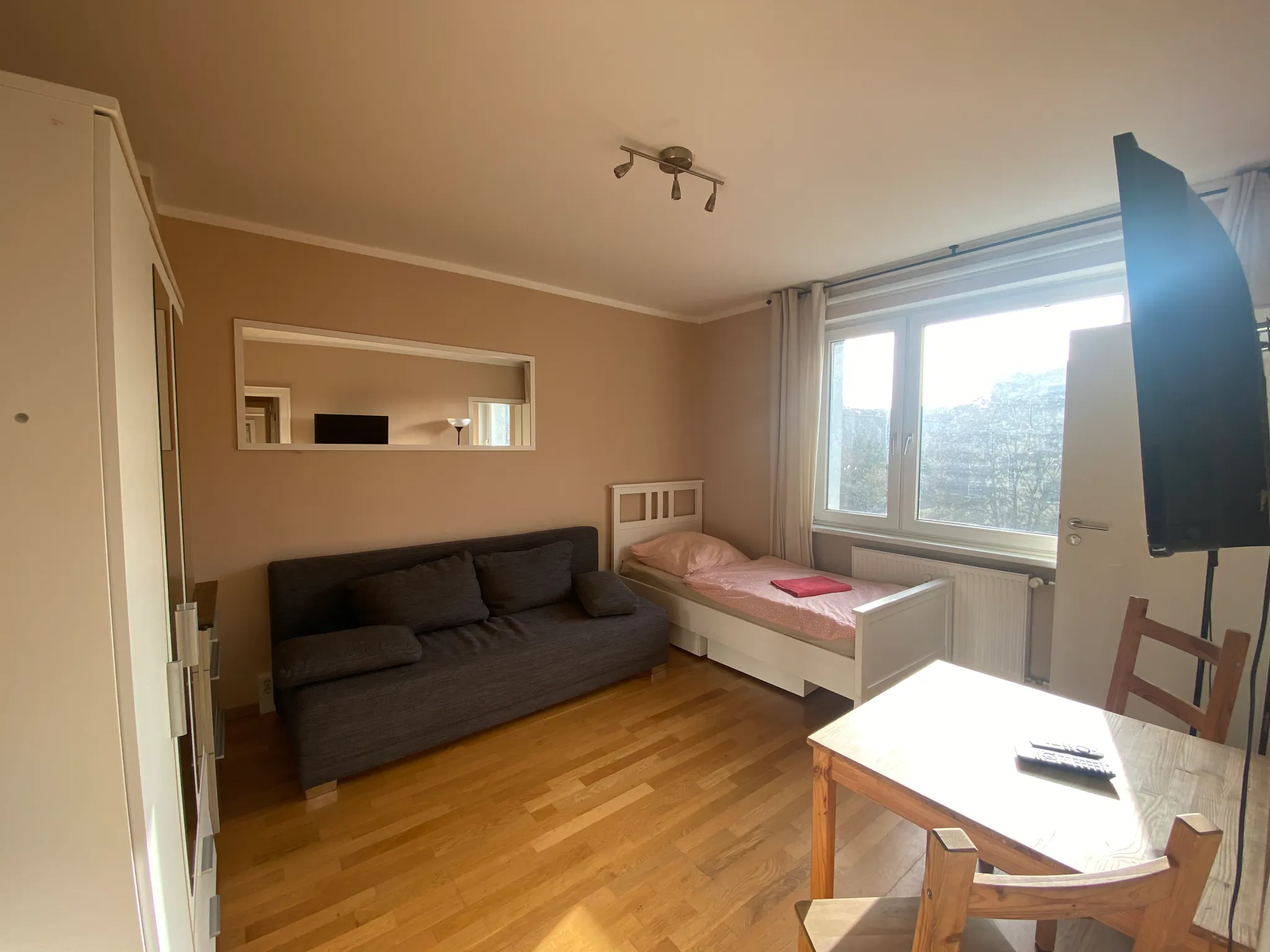 Pflugstraße, Berlin preview