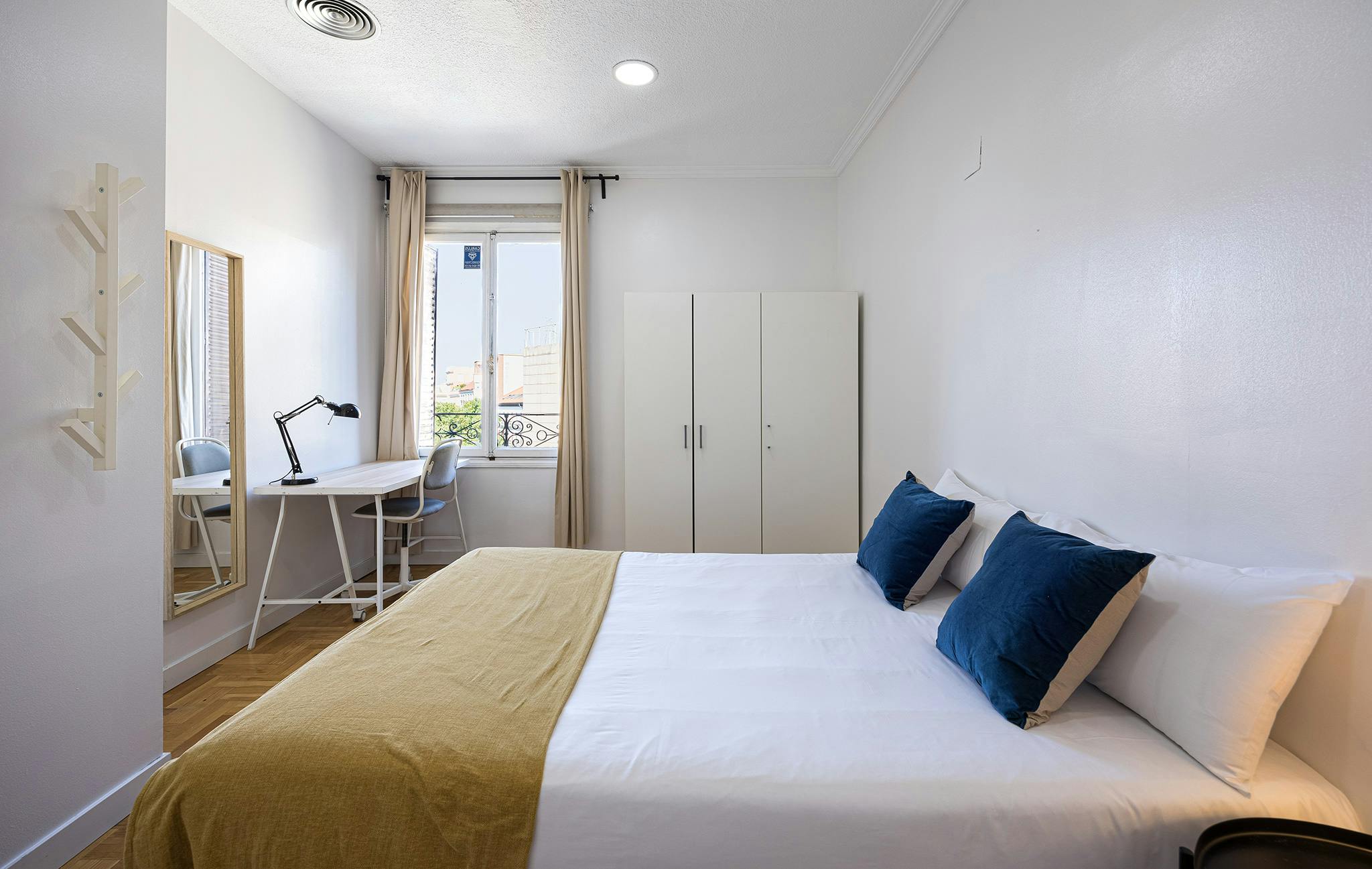 Calle de Alberto Aguilera, Madrid preview