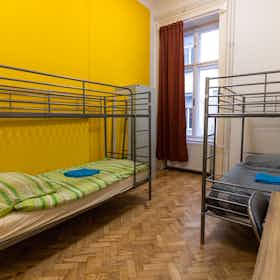 Mehrbettzimmer zu mieten für 85.332 HUF pro Monat in Budapest, Ó utca