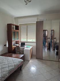 Private room for rent for €290 per month in Turin, Via Celeste Negarville