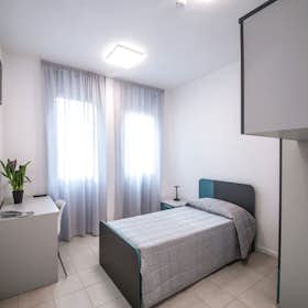 Private room for rent for €750 per month in Turin, Piazza Pietro Francesco Guala