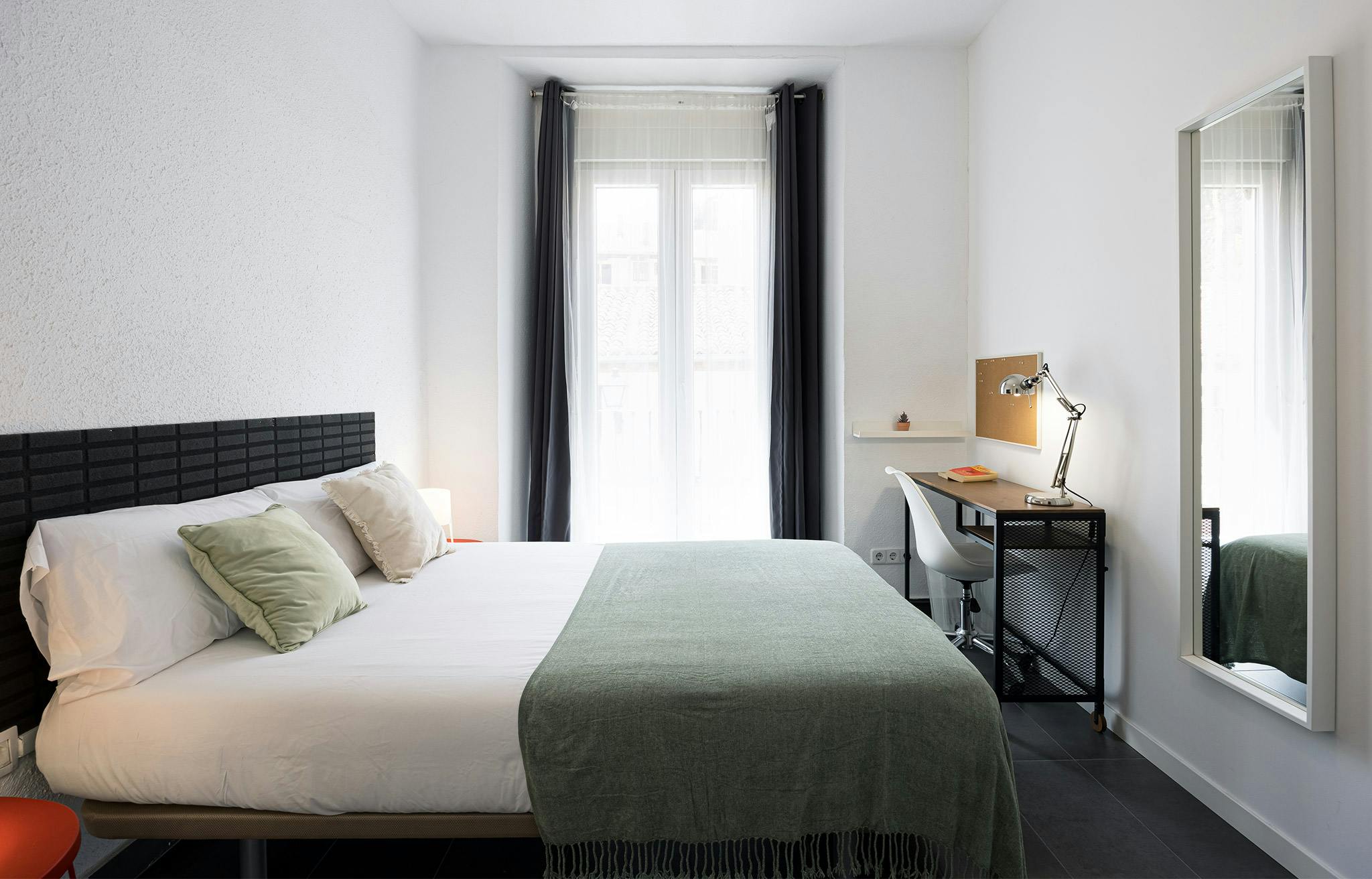 Private room for rent for €770 per month in Madrid, Calle de Noviciado