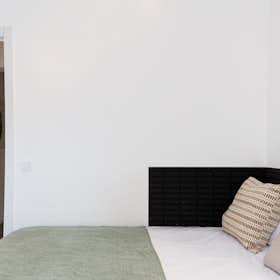 Private room for rent for €750 per month in Madrid, Calle de Noviciado