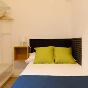 Private room for rent for €575 per month in Madrid, Calle de Mauricio Legendre