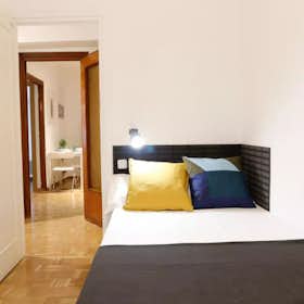 Private room for rent for €575 per month in Madrid, Calle de Mauricio Legendre