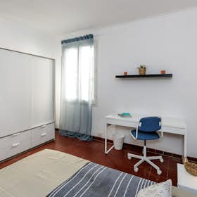 Private room for rent for €680 per month in Barcelona, Carrer d'Oliana