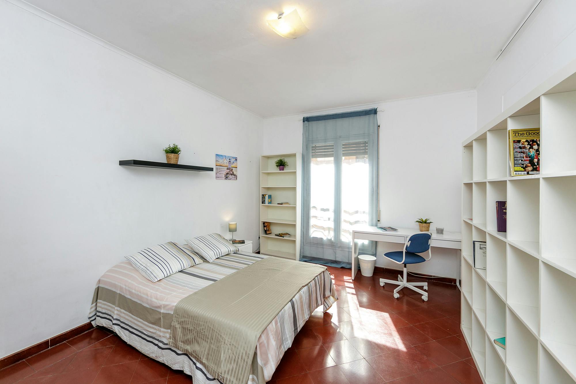 Private room for rent for €710 per month in Barcelona, Carrer d'Oliana