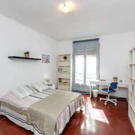 Private room for rent for €710 per month in Barcelona, Carrer d'Oliana