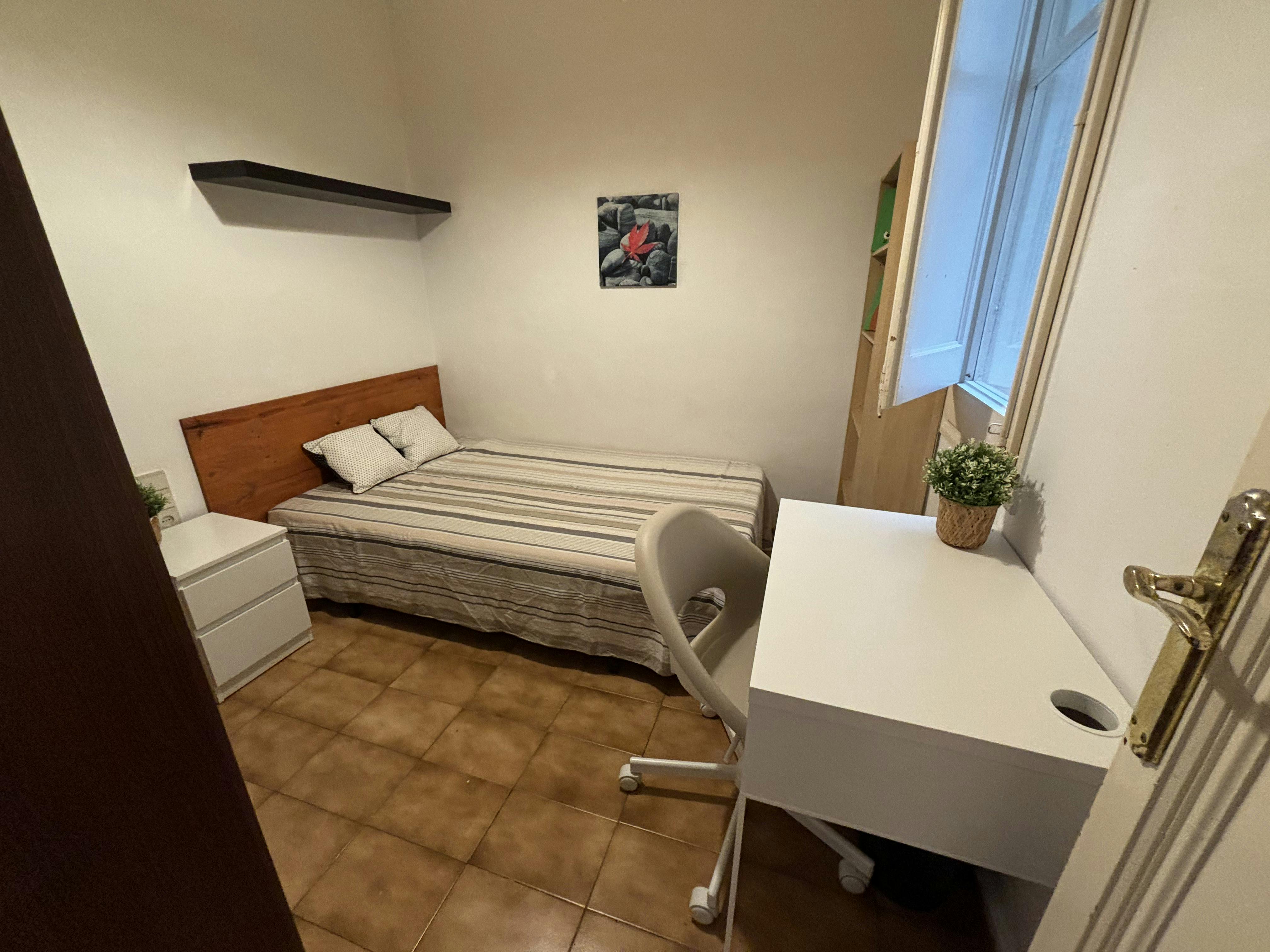 Private room for rent for €620 per month in Barcelona, Avinguda de la República Argentina