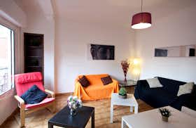 私人房间 正在以 €430 的月租出租，其位于 Barcelona, Avinguda de la República Argentina